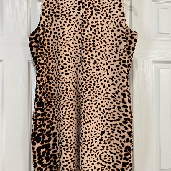 APT 9, size XXL, Animal Print dress with pockets! Never worn! Smoke and Pet free - Picture 2 of 6